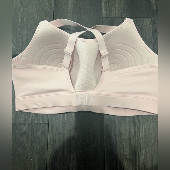 CLEARANCE 💰 Women’s Plus Size Under Armour Sports Bra - Picture 2 of 2